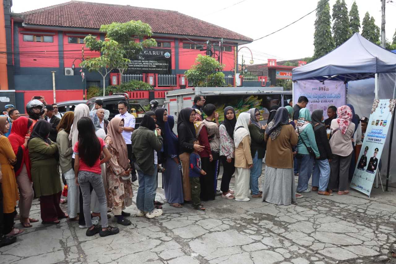 Bantu Ringankan Beban Masyarakat, Polres Garut Gelar Gerakan Pangan Murah Jelang Idul Fitri 1447 H